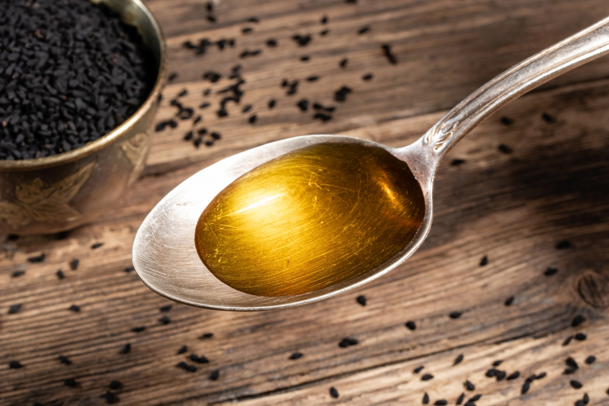 Olej z czarnuszki: właściwości lecznicze, praktyczne zastosowania i zdrowe przepisy kulinarne 11 Olej z czarnuszki: właściwości lecznicze, praktyczne zastosowania i zdrowe przepisy kulinarne